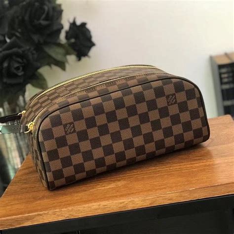 réplica da necessaire louis vuitton